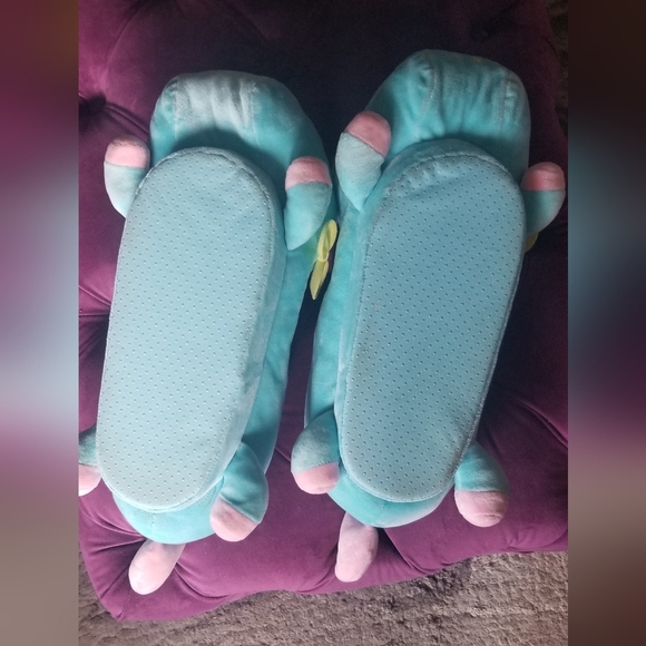 💋3/$20 LTS unicorn slippers - Picture 4 of 4